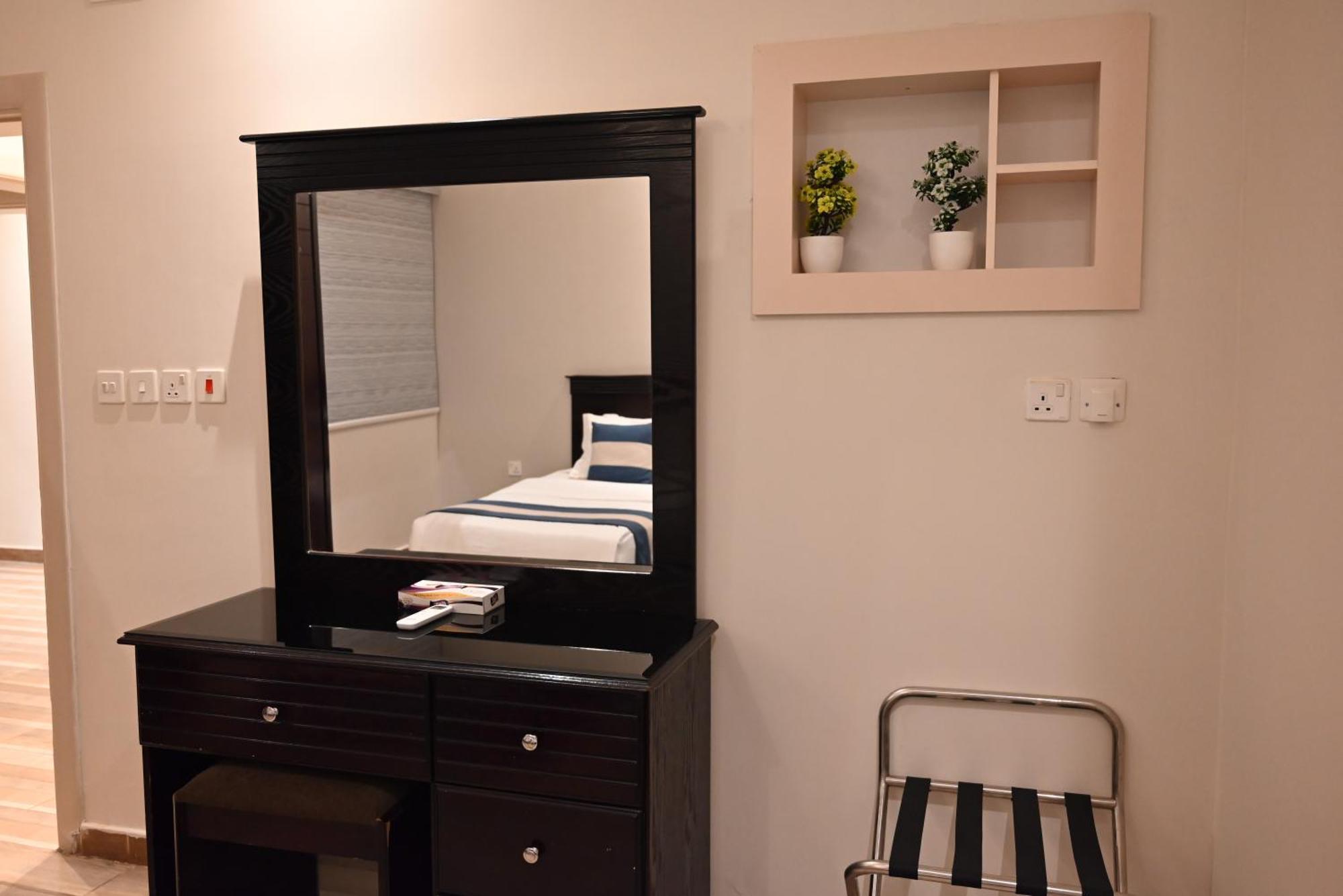 אל-מדינה Saba Ohod For Hotel Suites מראה חיצוני תמונה