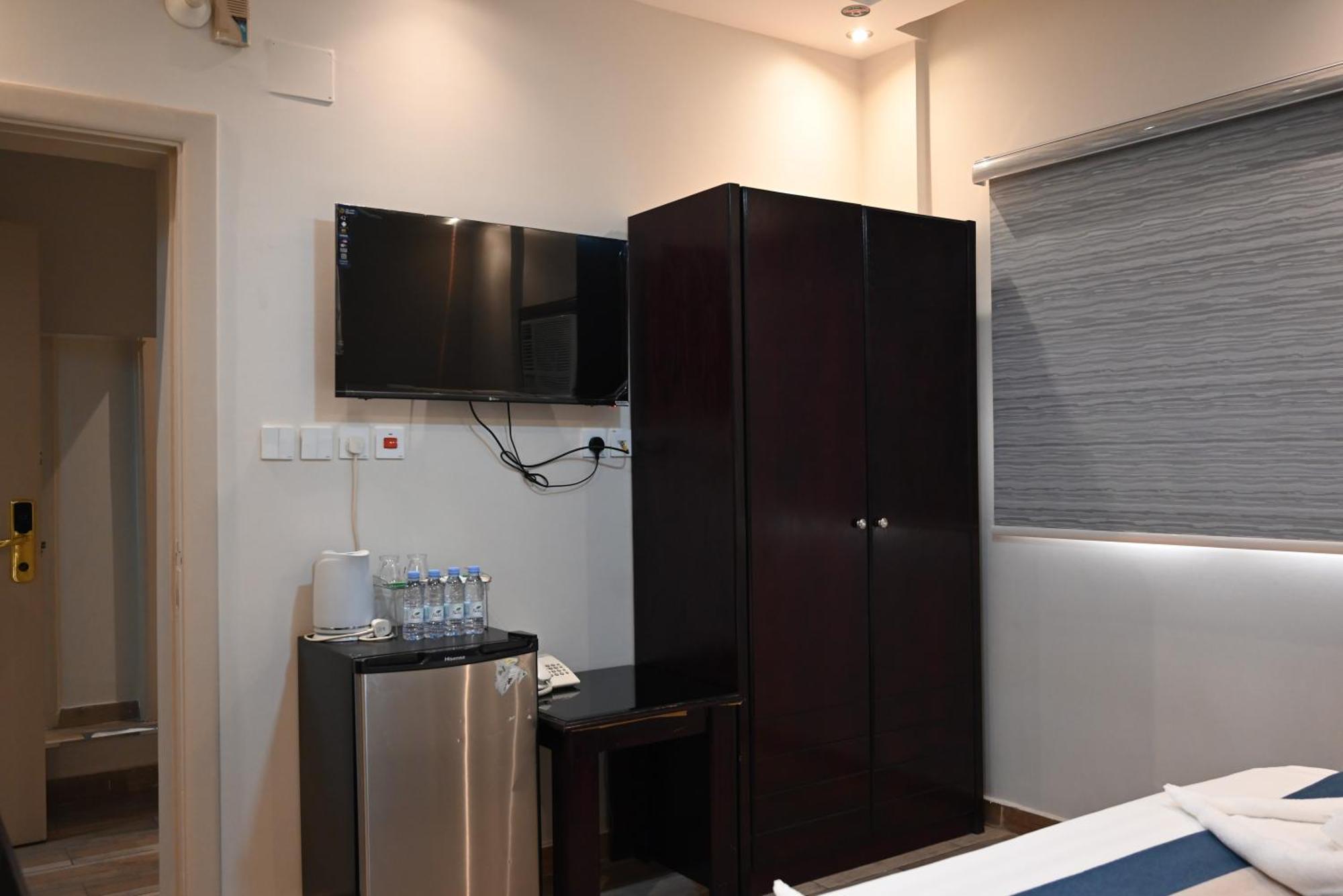 אל-מדינה Saba Ohod For Hotel Suites מראה חיצוני תמונה